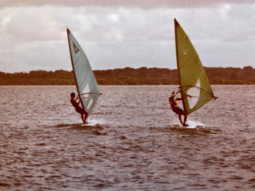 Velejar em Iguape, mar pequeno