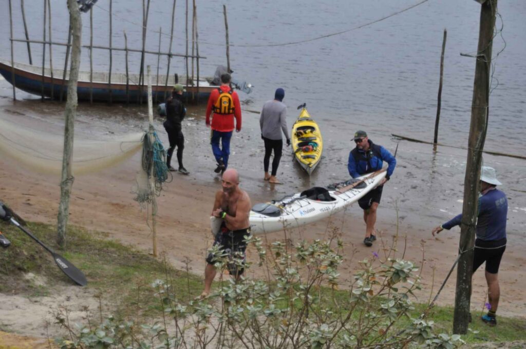 Chegada no acampamento do 1o dia da Circunavegação de Iguape