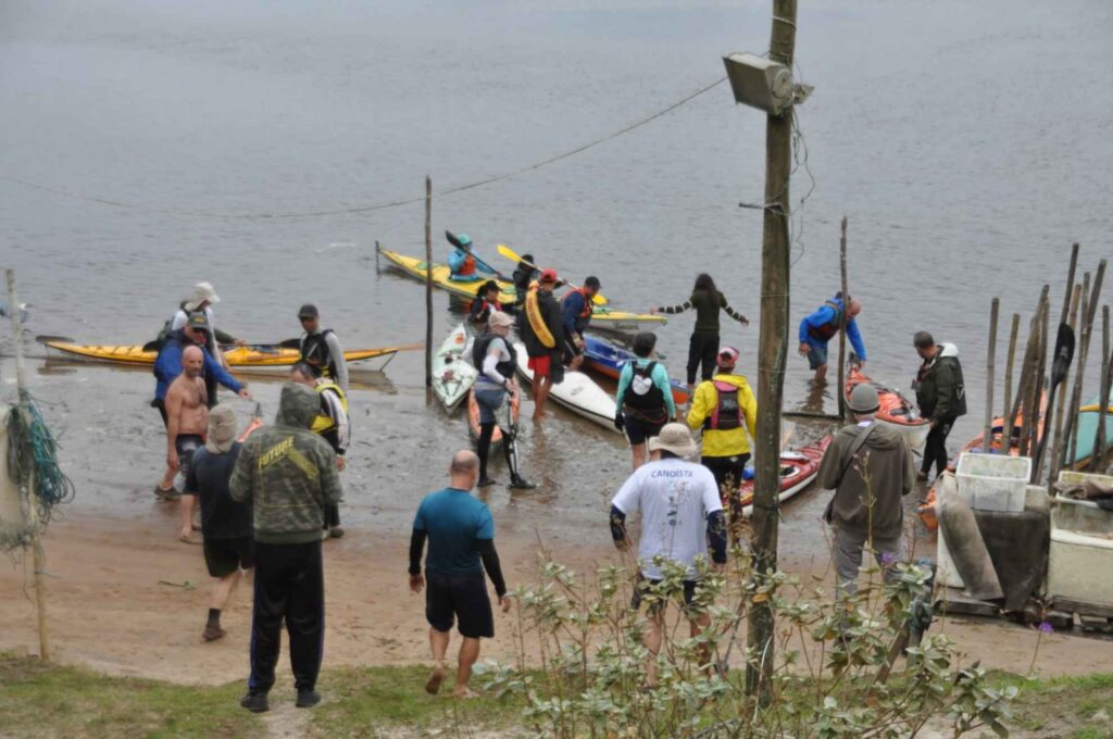 Chegada no acampamento do 1o dia da Circunavegação de Iguape