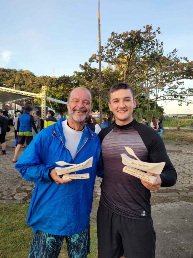 Entrega de presentes, troféus e sorteio na chegada da Circunavegação de Iguape